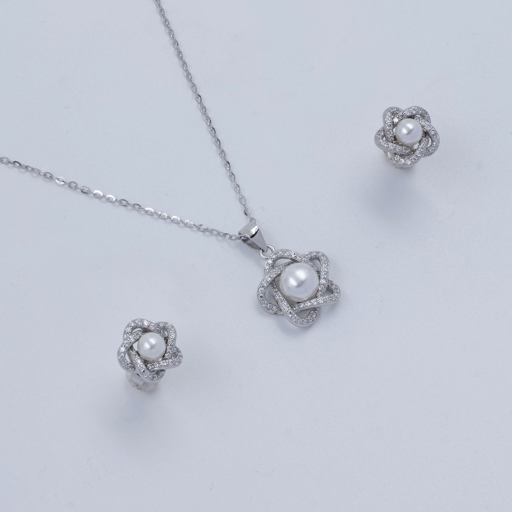 Eternal Pearl Knot
